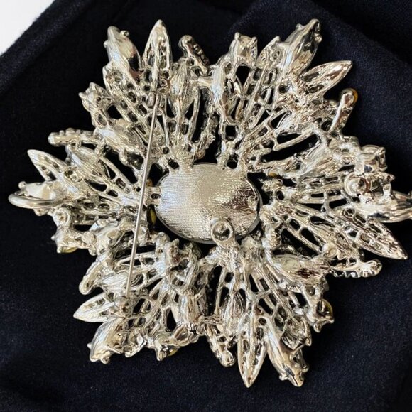 Brand New Big Crystal Flower Brooch Pin, Wedding Brooch - Picture 2 of 2